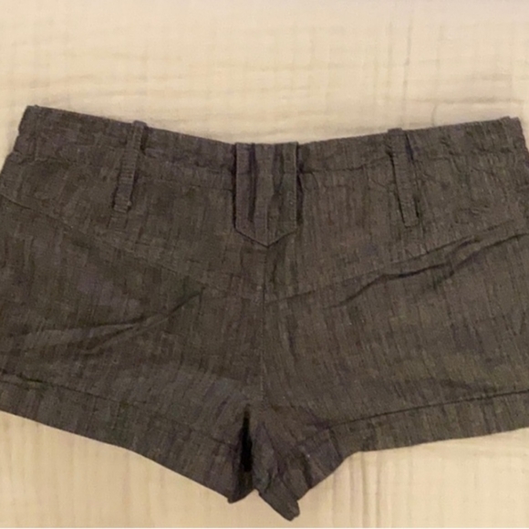 Womens shorts - Picture 3 of 3